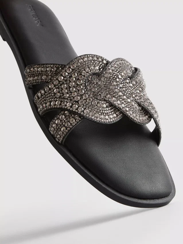 Sandalias tipo mules con pedrería