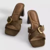 Sandalias tipo mules con tacón grueso y hebilla