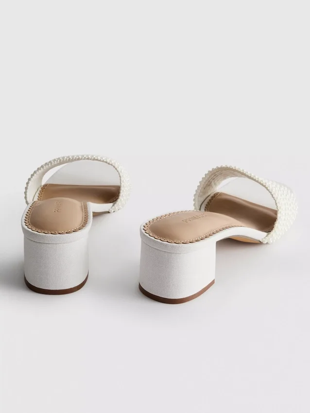 Sandalias tipo mules con tacón grueso y perlas de imitación
