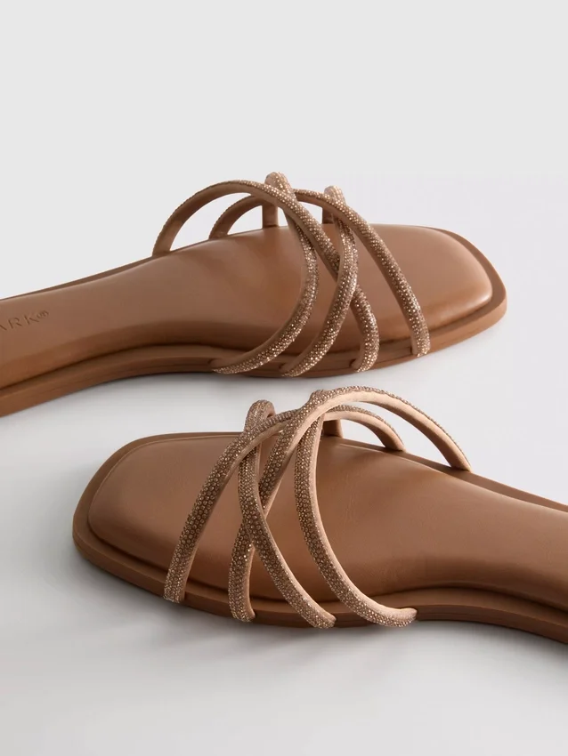 Sandalias tipo mules con tejido Diamanta