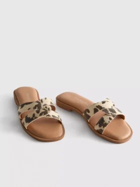 Sandalias tipo mules con tiras cruzadas