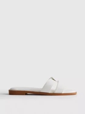 Sandalias tipo mules con tiras trenzadas