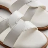 Sandalias tipo mules con tiras trenzadas