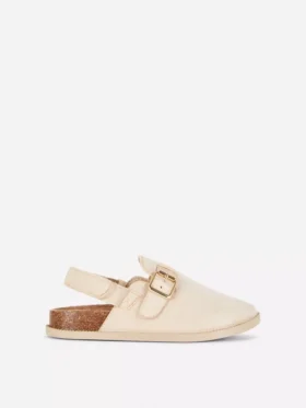 Sandalias tipo mules de punta cerrada