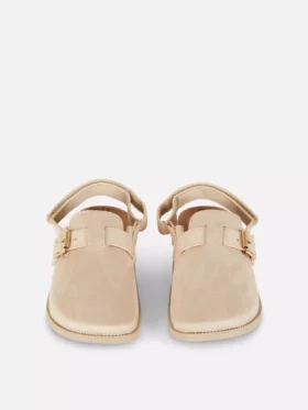 Sandalias tipo mules de punta cerrada