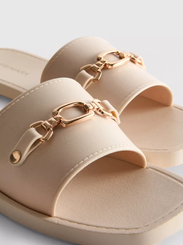Sandalias tipo «snaffle» de imitación de cuero