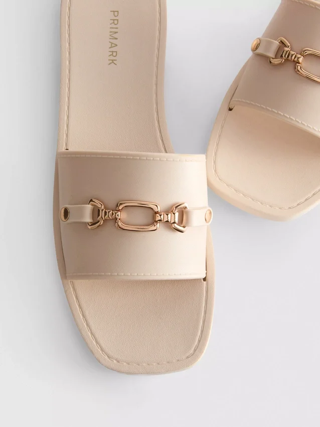 Sandalias tipo «snaffle» de imitación de cuero