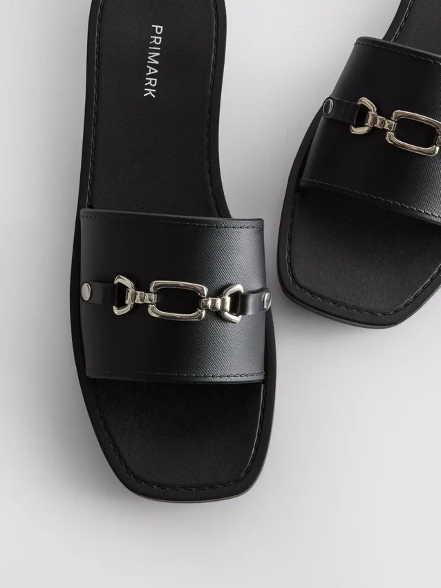 Sandalias tipo «snaffle» de imitación de cuero