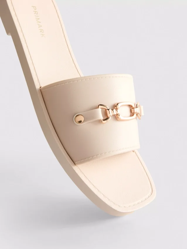 Sandalias tipo «snaffle» de imitación de cuero