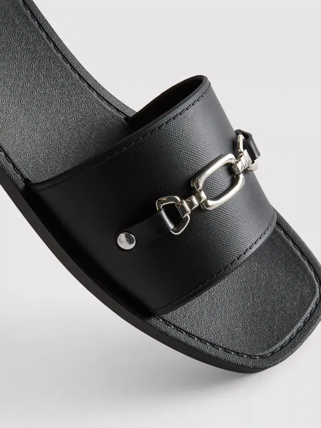 Sandalias tipo «snaffle» de imitación de cuero