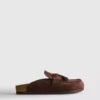 Sandalias tipo zueco con borlas de imitación de gamuza