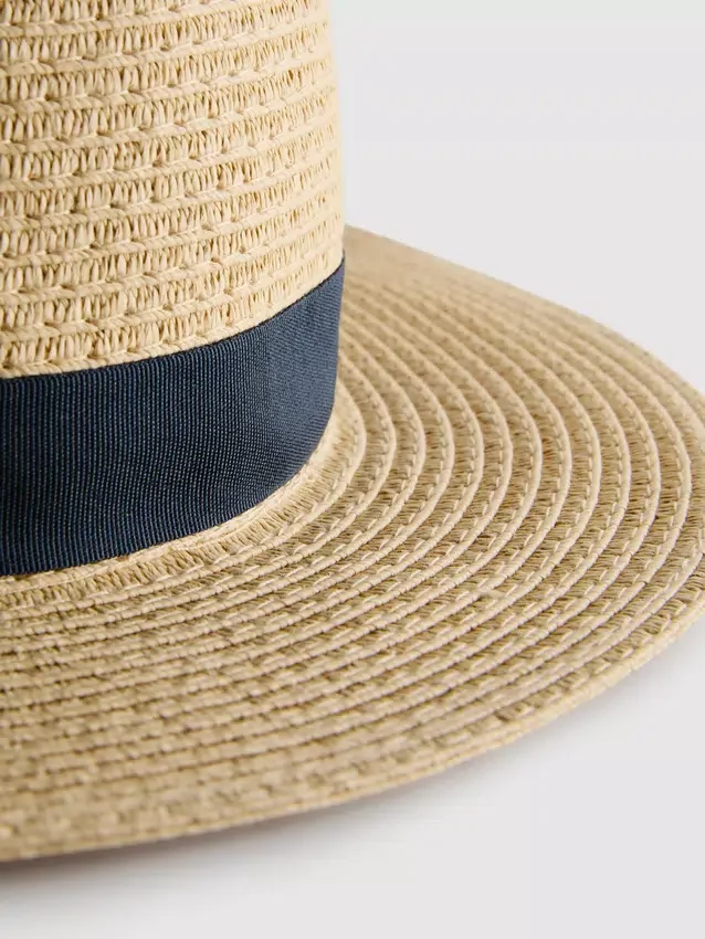 Sombrero de paja tipo Panamá
