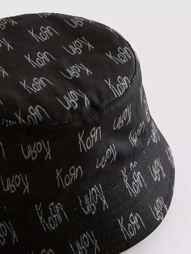 Sombrero de pescador reversible de Korn