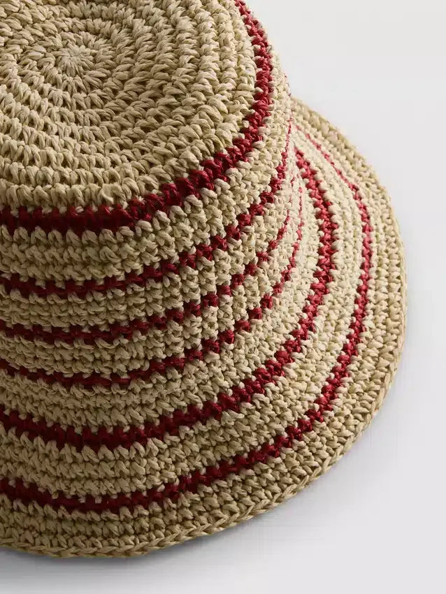 Sombrero de pescador tejido a rayas