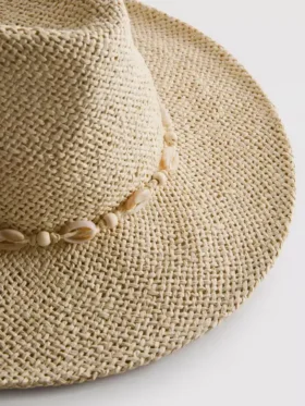 Sombrero de playa con ribete de paja