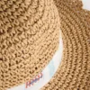 Sombrero tejido con borde festoneado