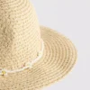 Sombrero tejido con cuentas