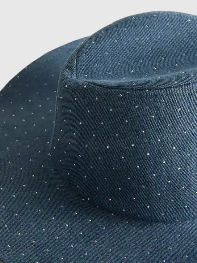 Sombrero vaquero de mezclilla con tachuelas