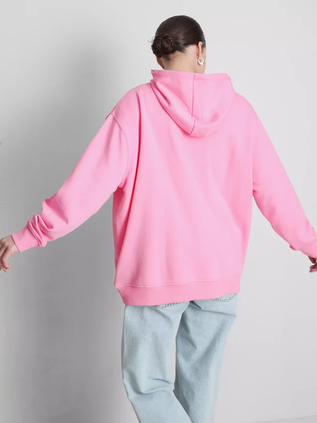 Sudadera con capucha de alto contenido de algodón y estampado universitario