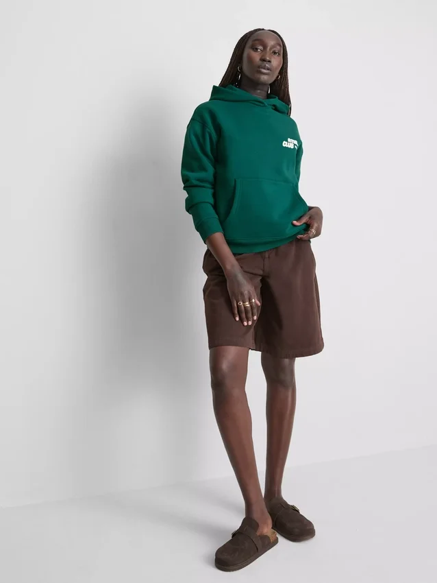 Sudadera con capucha de estilo deportivo y holgado