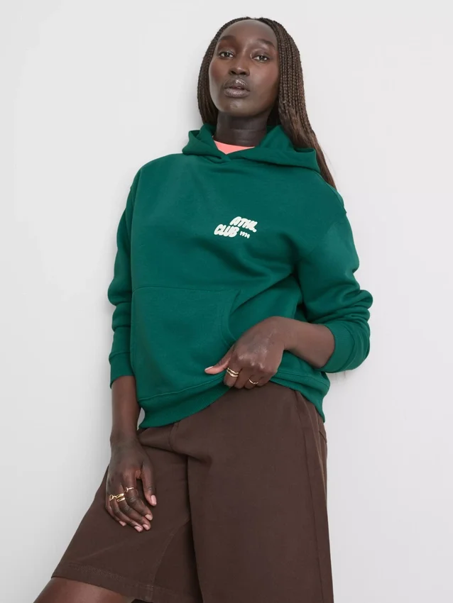 Sudadera con capucha de estilo deportivo y holgado