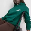 Sudadera con capucha de estilo deportivo y holgado