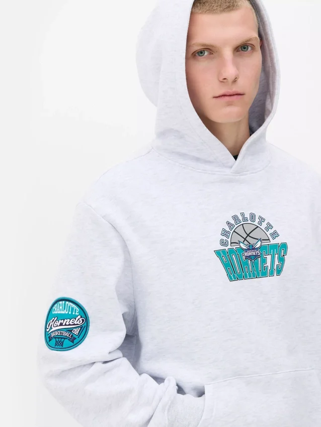Sudadera con capucha de los Charlotte Hornets de la NBA