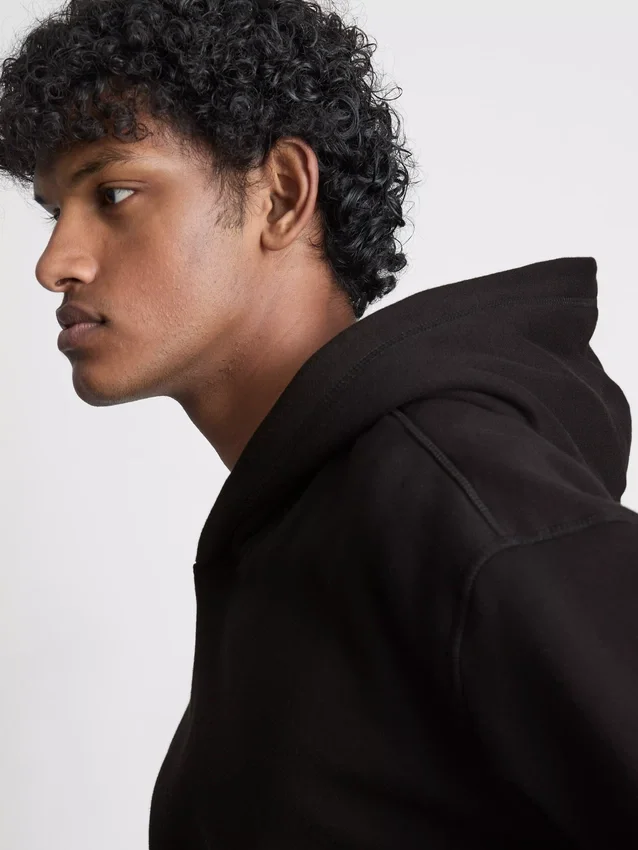 Sudadera con capucha oversize imprescindible