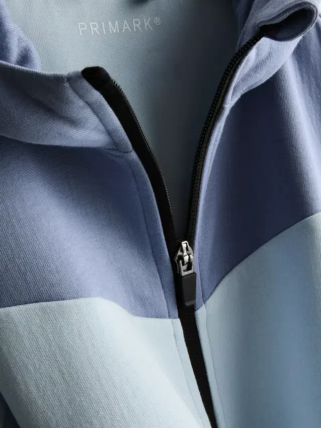 Sudadera con capucha y cremallera