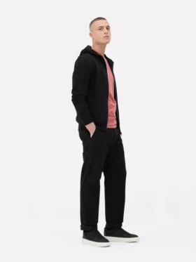 Sudadera con capucha y cremallera imprescindible