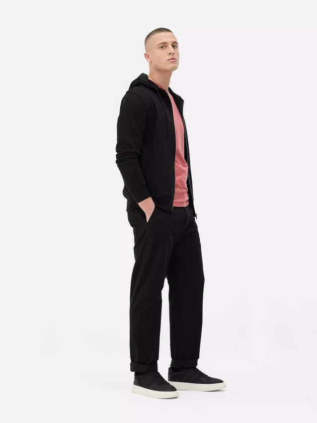 Sudadera con capucha y cremallera imprescindible