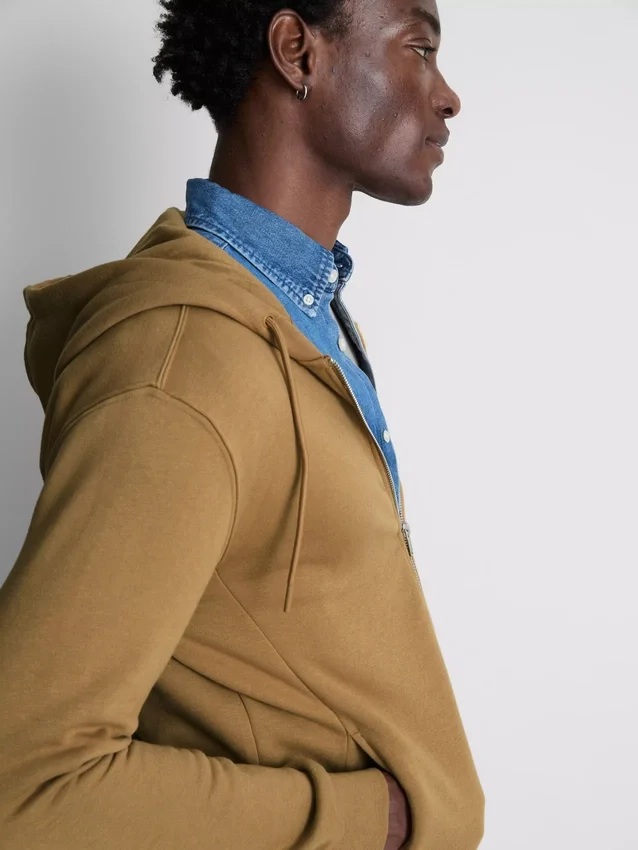 Sudadera con capucha y cremallera imprescindible