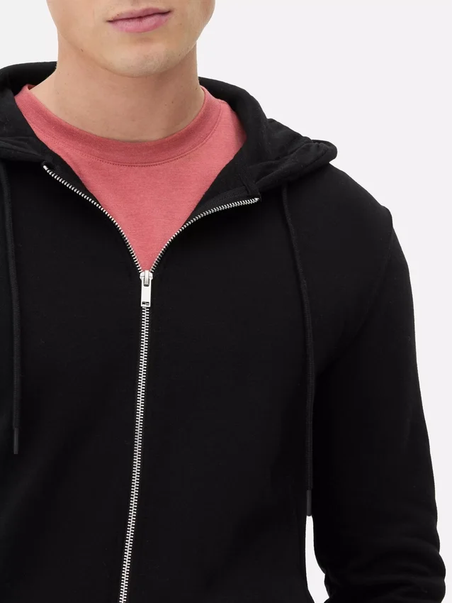 Sudadera con capucha y cremallera imprescindible