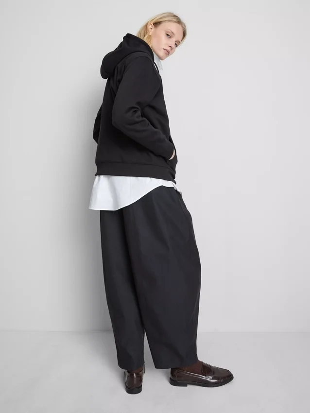Sudadera con capucha y cremallera imprescindible