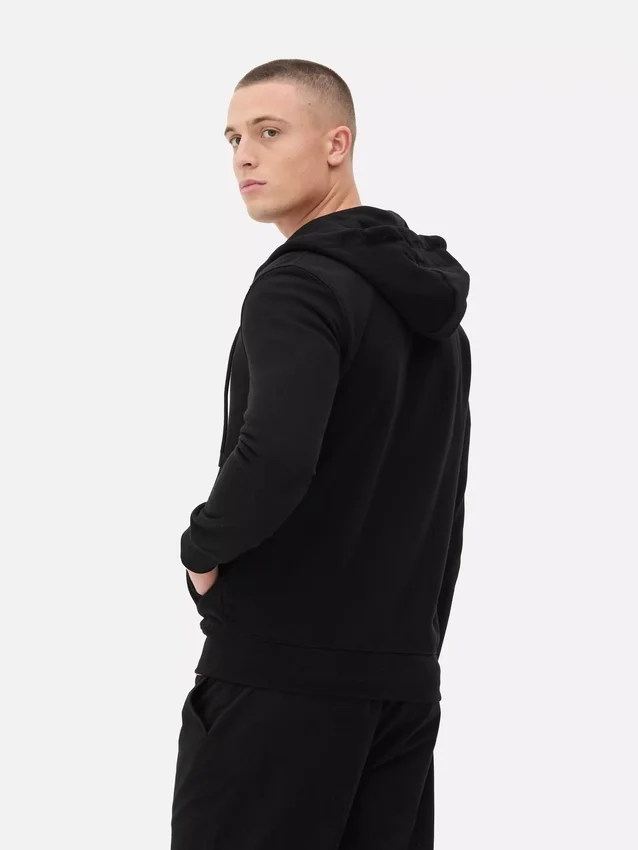 Sudadera con capucha y cremallera imprescindible