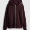 Sudadera con capucha y cremallera imprescindible