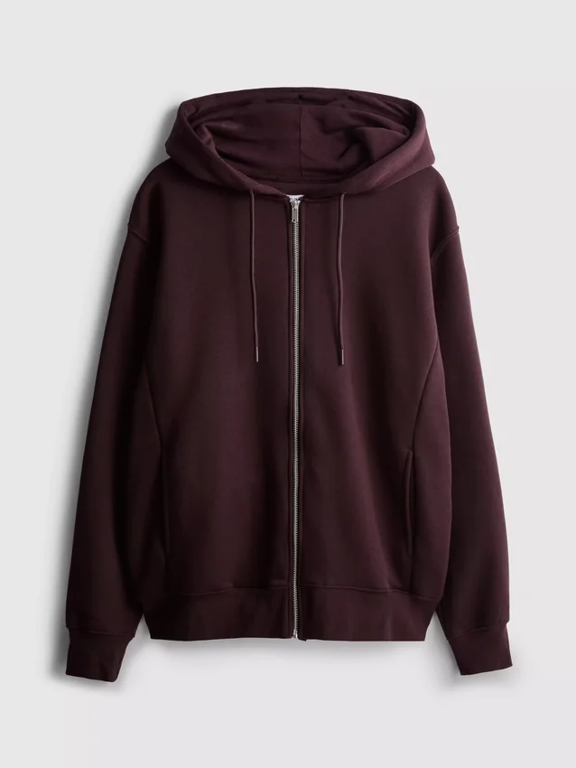Sudadera con capucha y cremallera imprescindible