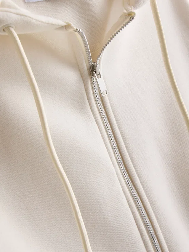 Sudadera con capucha y cremallera imprescindible