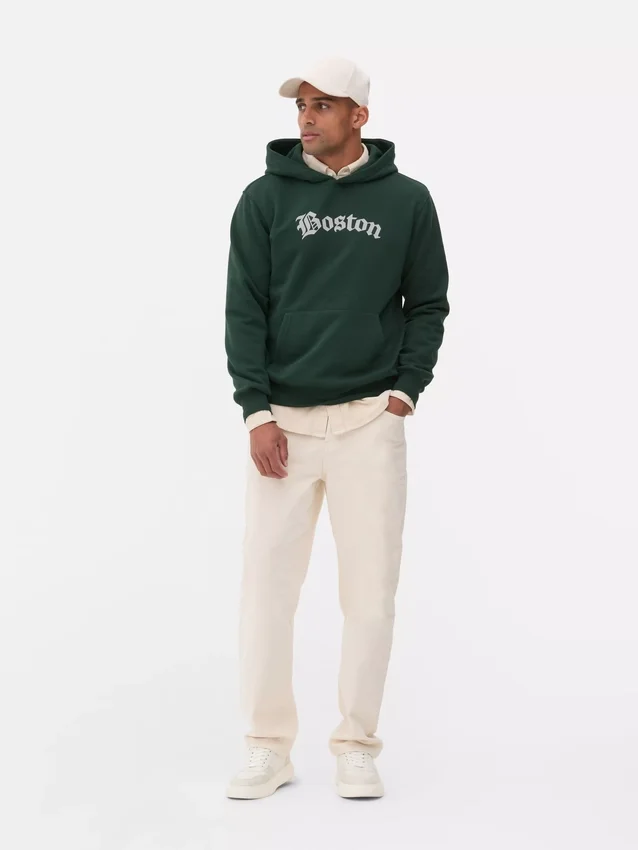 Sudadera con capucha y diseño de Boston