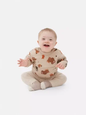 Sudadera de cuello redondo con animales del bosque