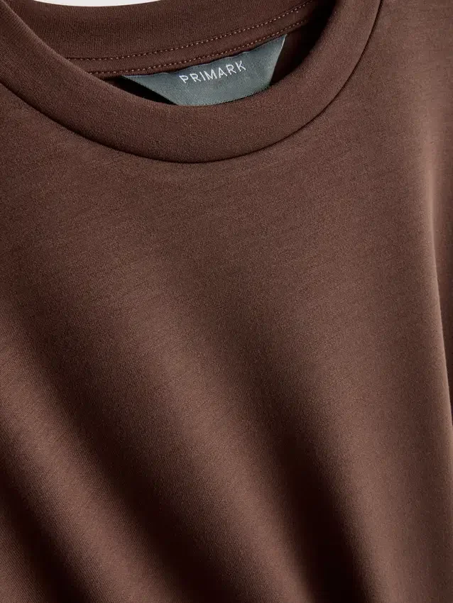Sudadera deportiva de cuello redondo