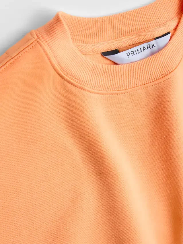 Sudadera deportiva esencial
