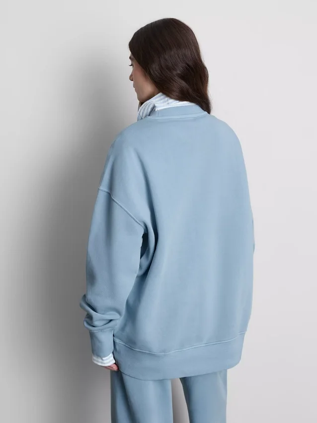 Sudadera oversize con hombros caídos