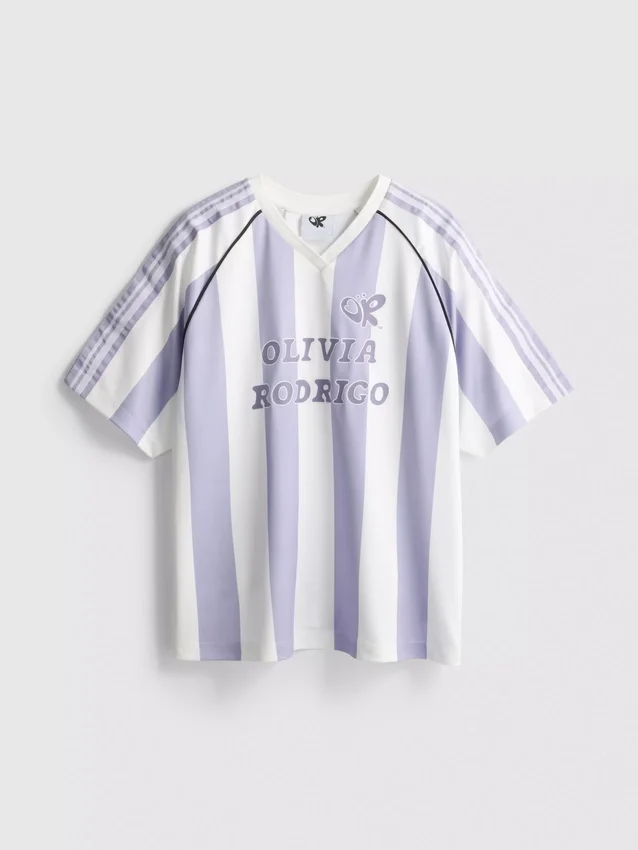 The Primark Scene | Camiseta de fútbol a rayas de Olivia Rodrigo