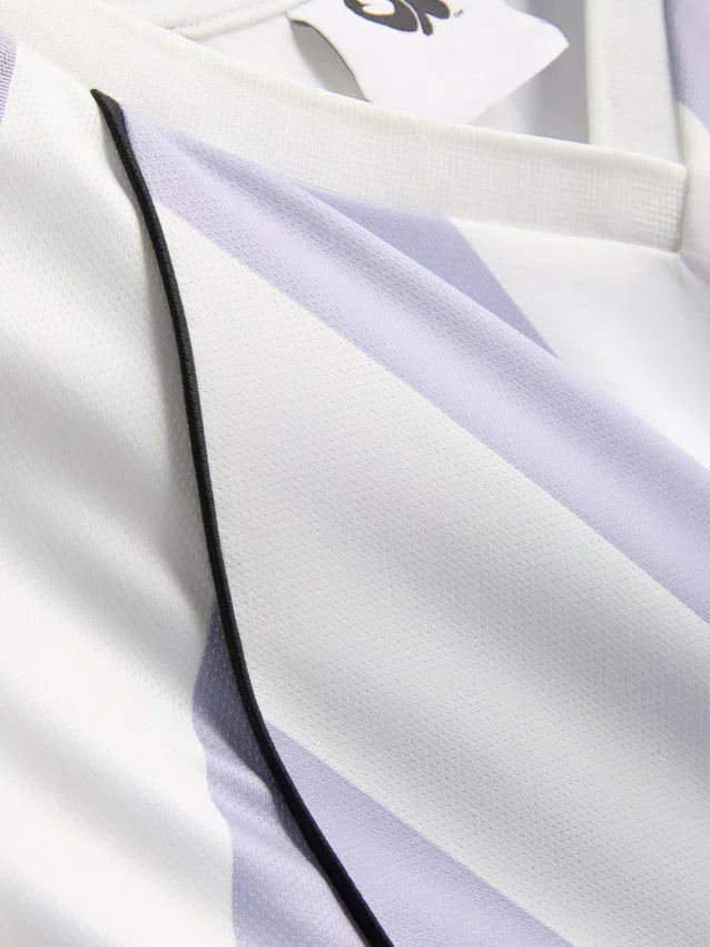 The Primark Scene | Camiseta de fútbol a rayas de Olivia Rodrigo