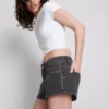 The Primark Scene | Pantalones cortos de mezclilla de algodón con tachuelas