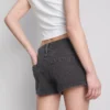 The Primark Scene | Pantalones cortos de mezclilla de algodón con tachuelas