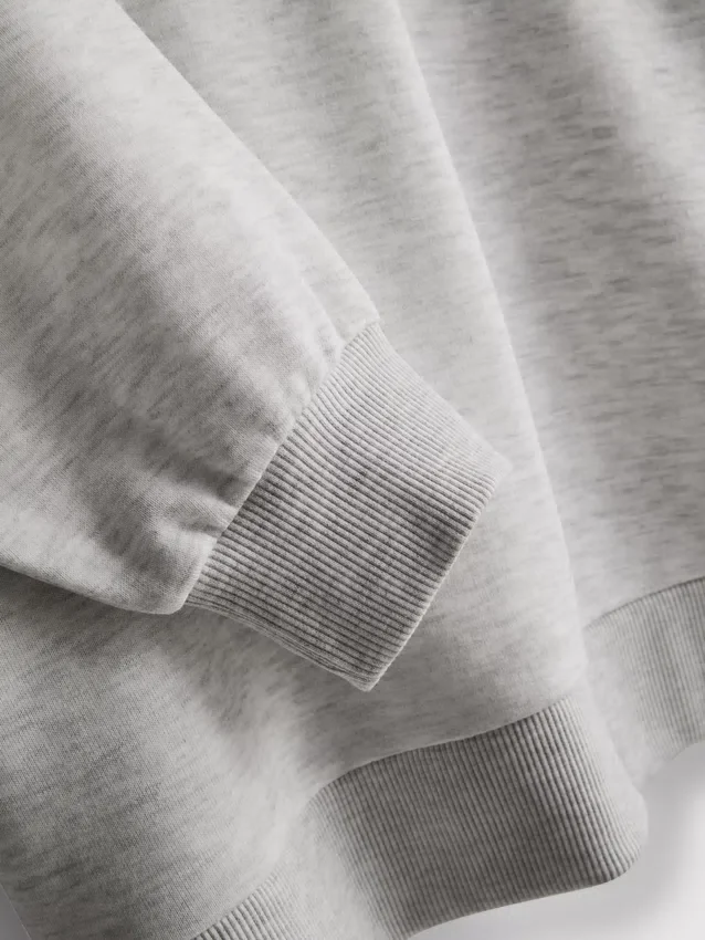 The Primark Scene | Sudadera con hombros al aire y eslogan