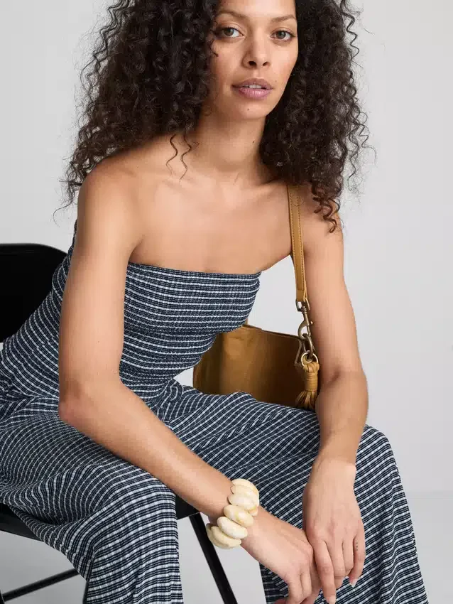 Top bandeau con volantes de cuadros vichy de Paula Echevarría