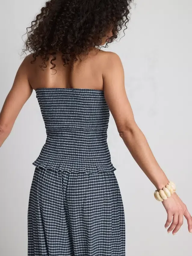 Top bandeau con volantes de cuadros vichy de Paula Echevarría